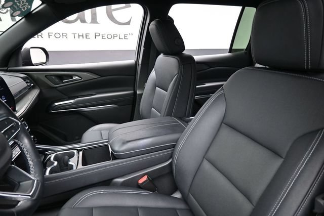 Certified 2025 Chevrolet Traverse LT w/ Sun and Wheel Package FWD image 17