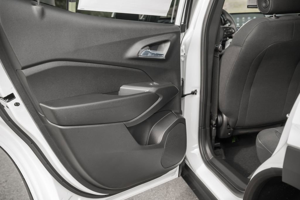 New 2026 Chevrolet Trax LS w/ LS Convenience Package FWD image 29