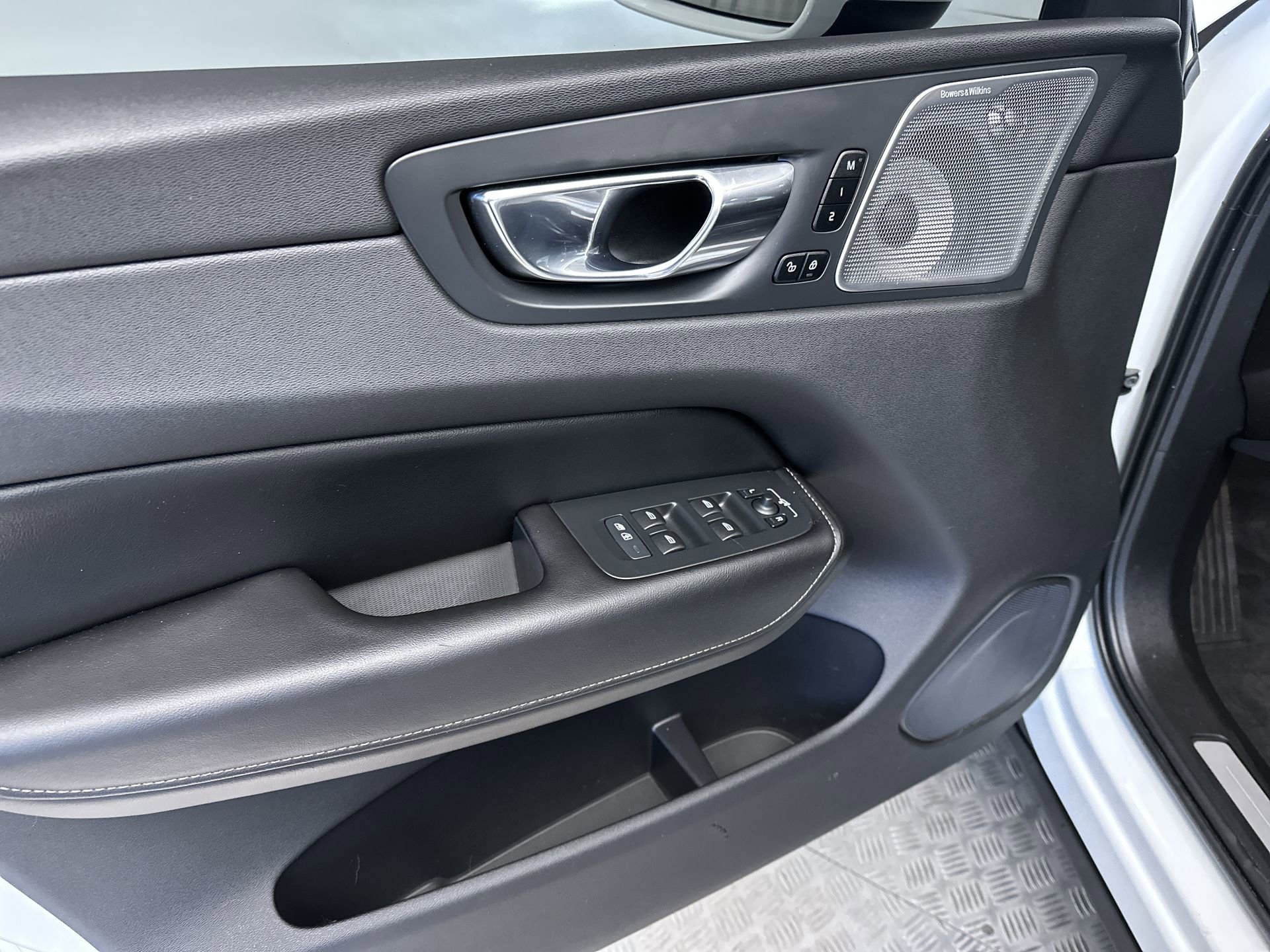 Used 2021 Volvo XC60 T8 Inscription w/ Advanced Package image 15