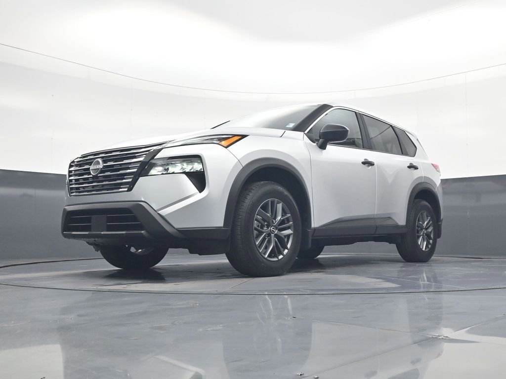 Used 2025 Nissan Rogue S FWD image 17