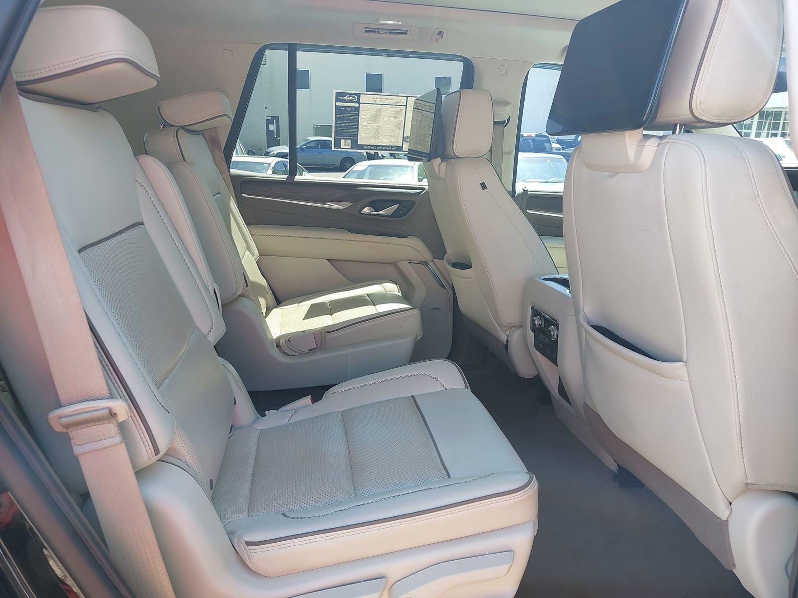 Used 2022 GMC Yukon Denali w/ Denali Premium Package image 11