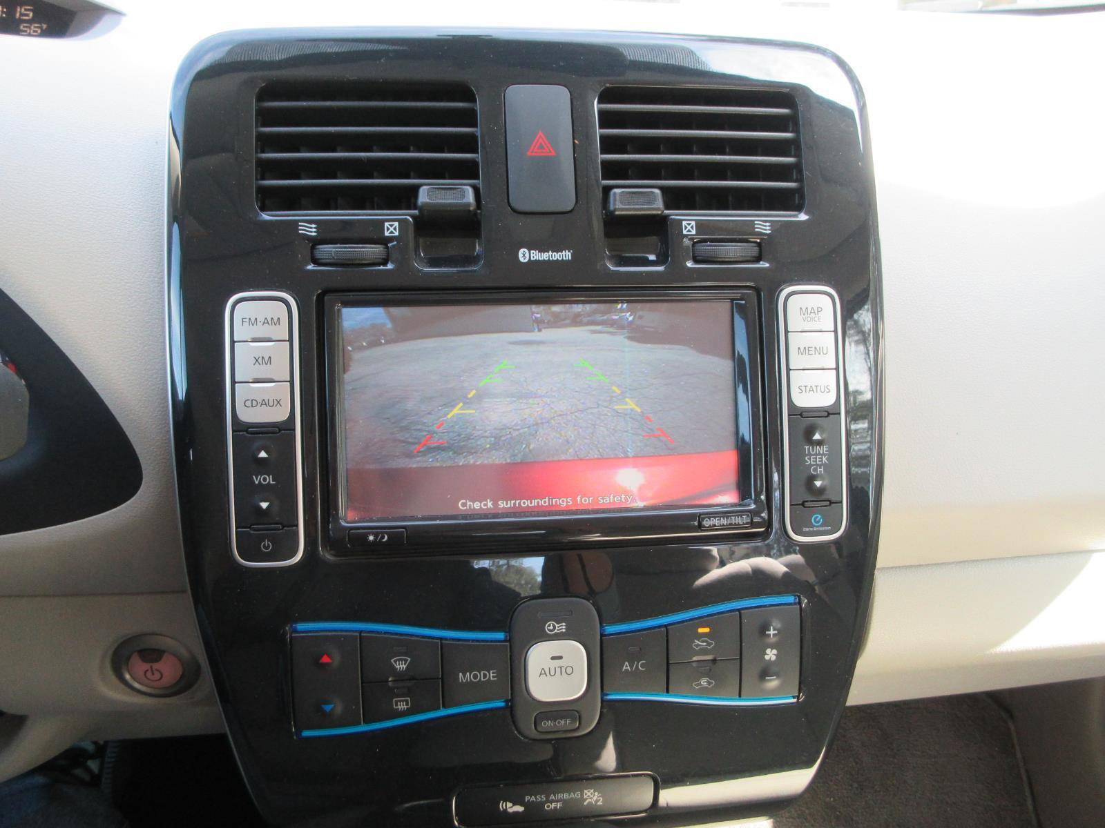 Used 2012 Nissan Leaf SL image 25