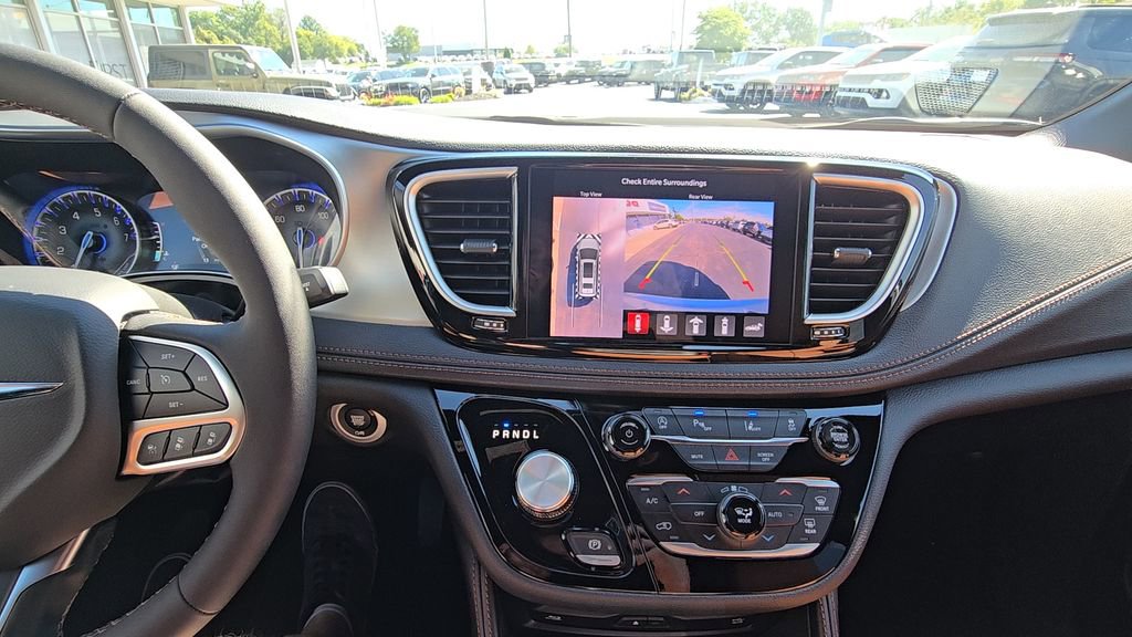 New 2026 Chrysler Pacifica Pinnacle w/ Trailer Tow Group FWD image 20