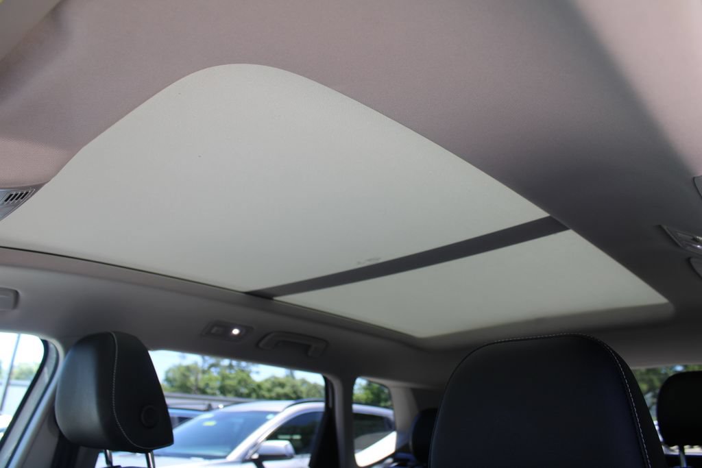 Used 2023 Volkswagen Taos SE w/ Panoramic Sunroof Package FWD image 55