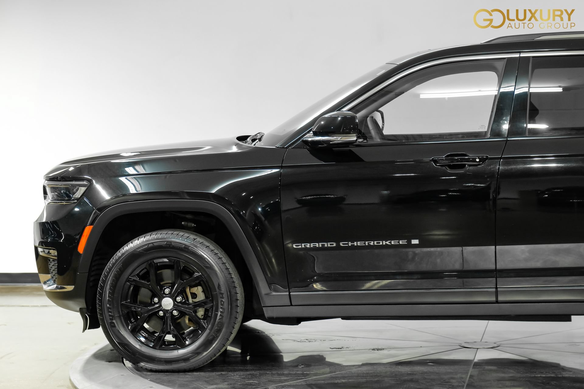 Used 2023 Jeep Grand Cherokee L Limited AWD/4WD image 13