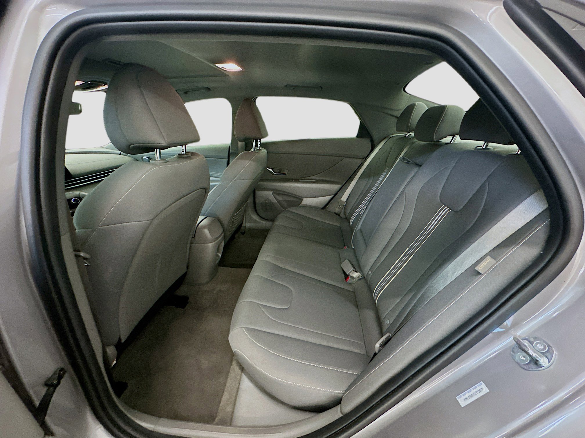 Used 2025 Hyundai Elantra SEL FWD image 30