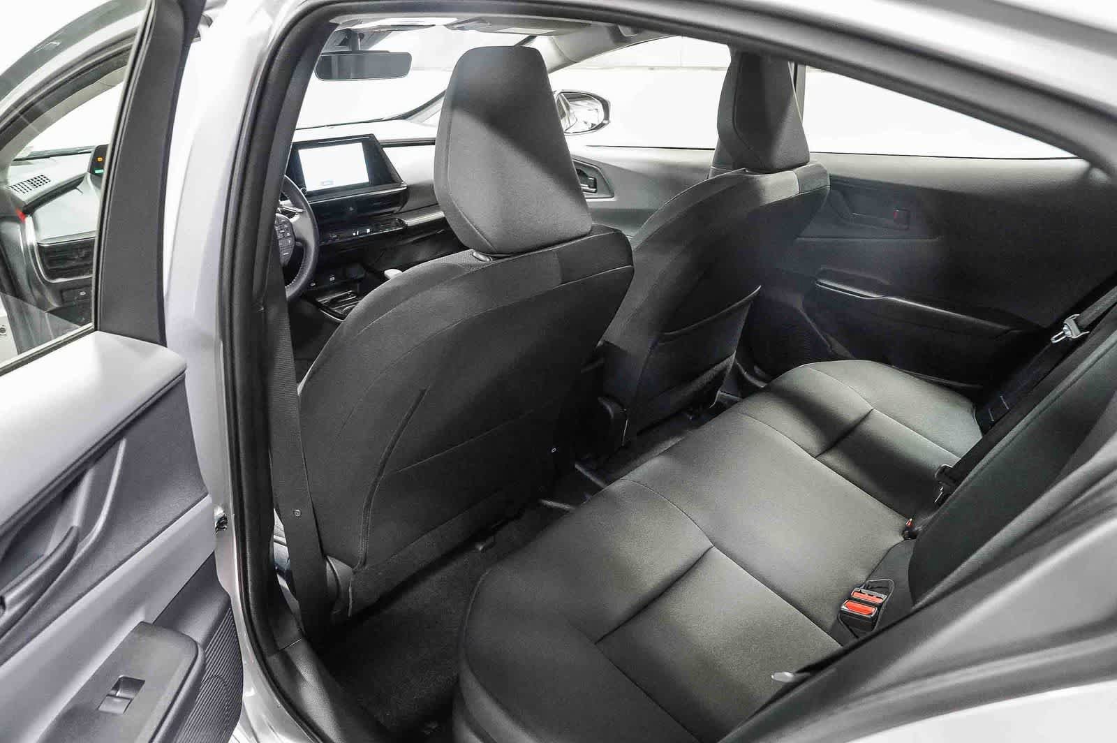 Used 2025 Toyota Prius LE FWD image 18