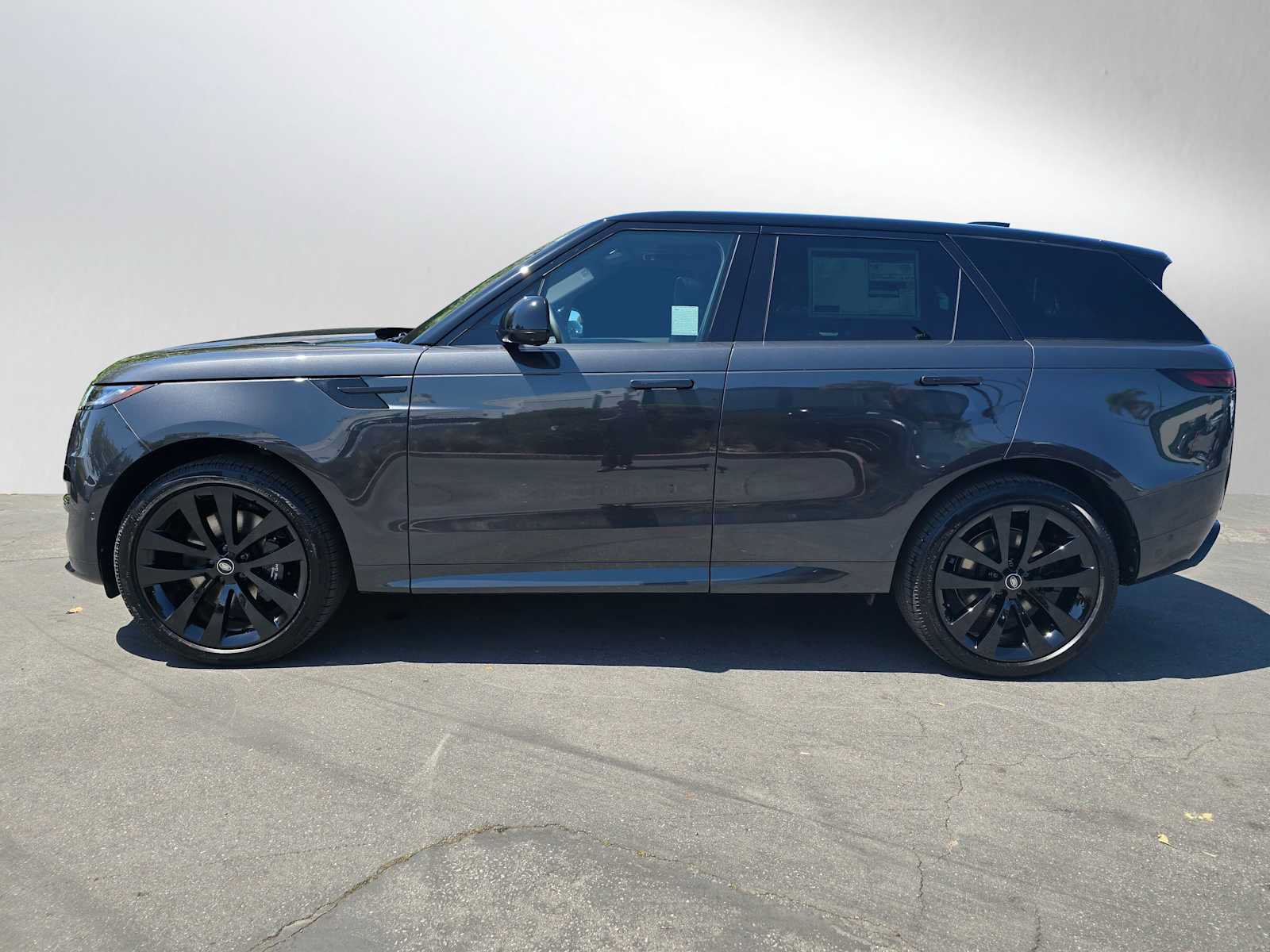 New 2025 Land Rover Range Rover Sport Dynamic SE AWD/4WD image 2