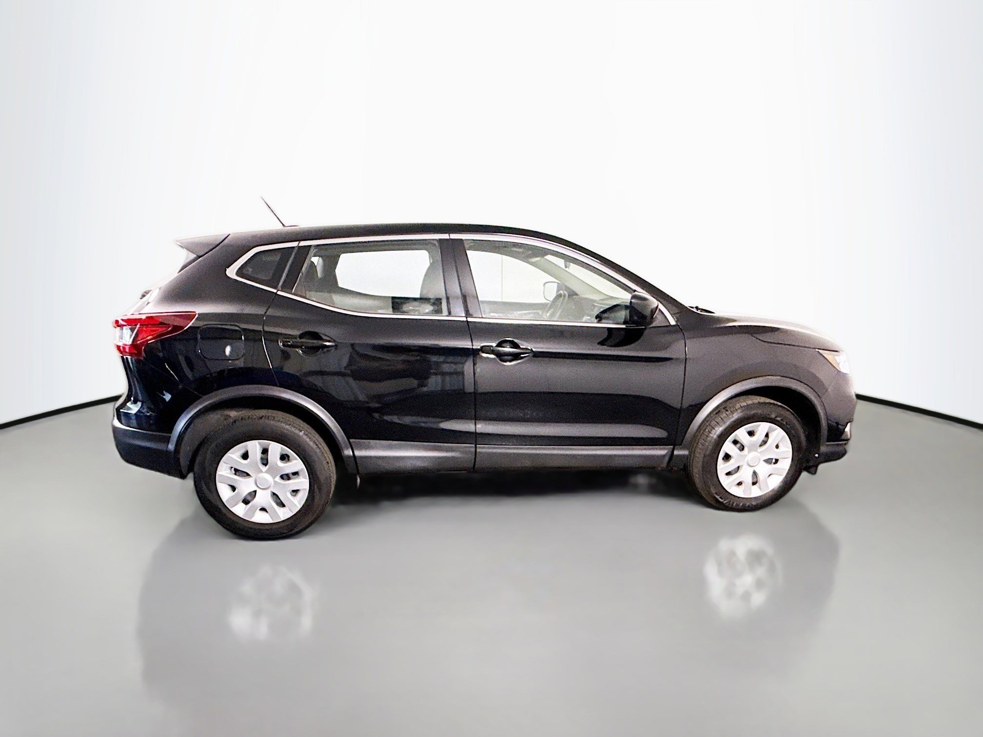 Used 2020 Nissan Rogue Sport S image 11