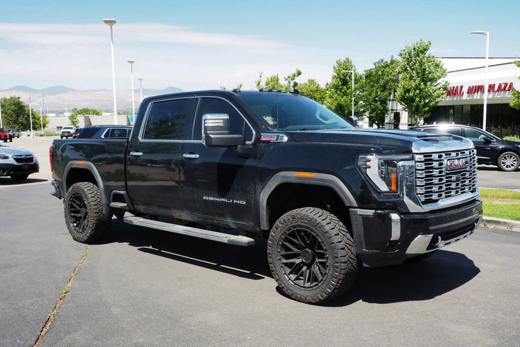 Used 2025 GMC Sierra 3500 Denali w/ Technology Package AWD/4WD image 9