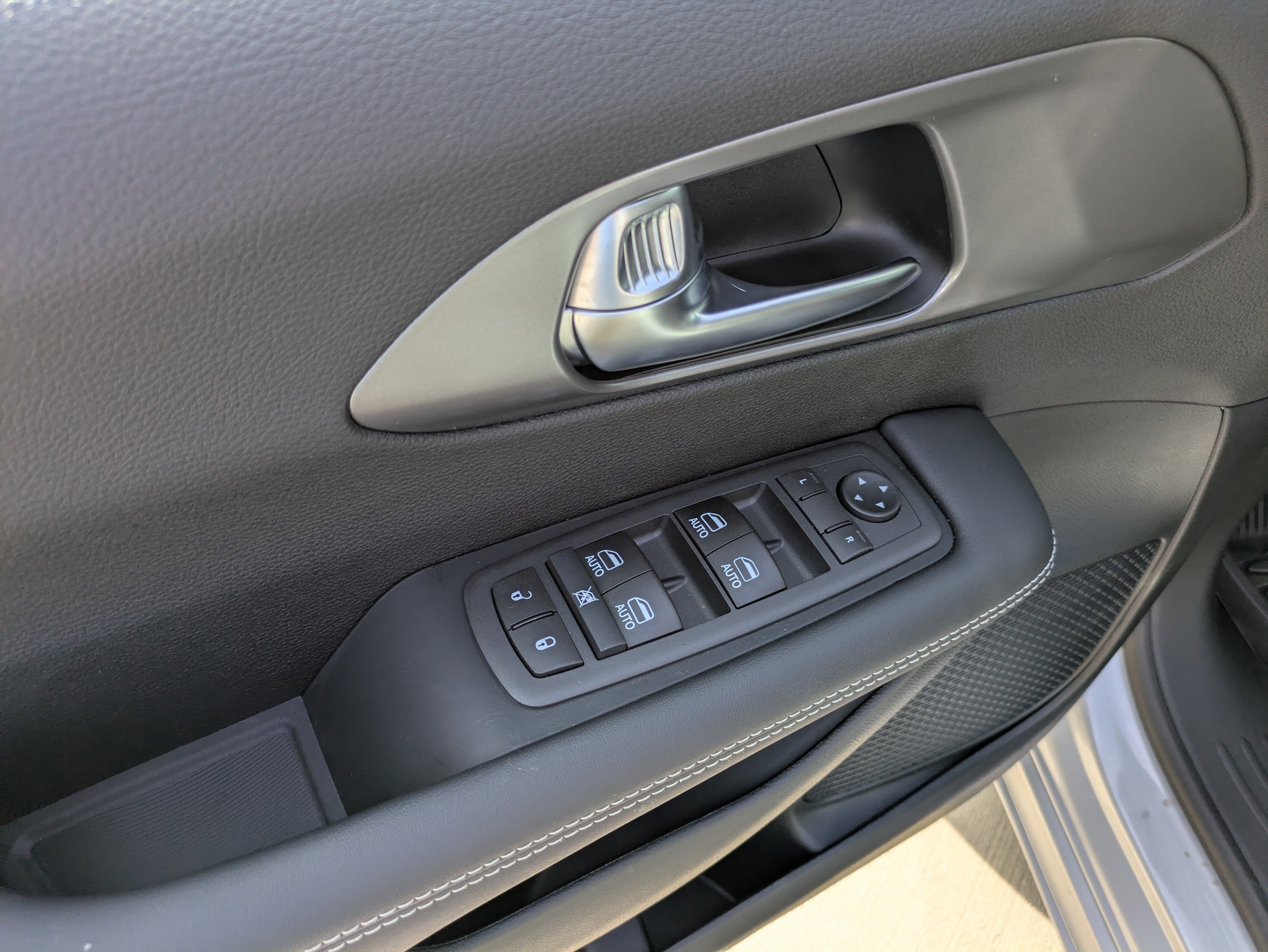 New 2026 Chrysler Voyager LX image 9