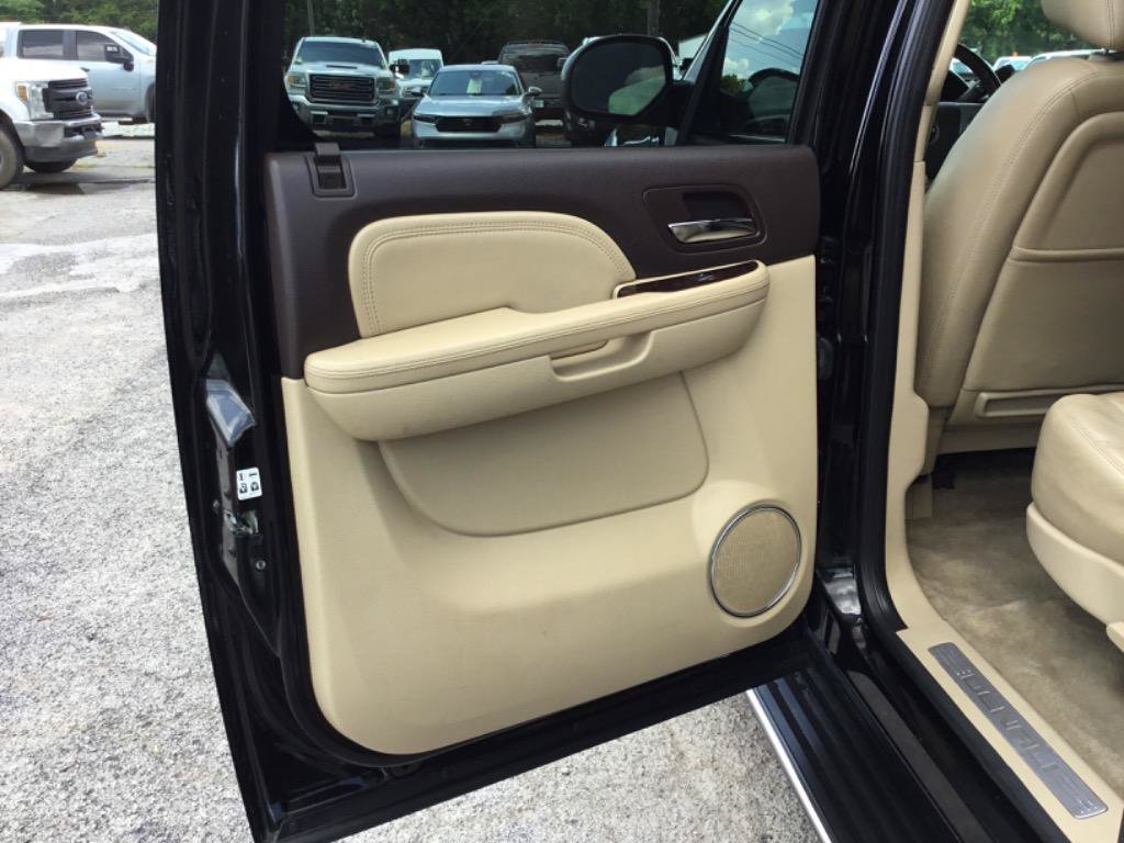 Used 2010 GMC Yukon XL Denali AWD/4WD image 30