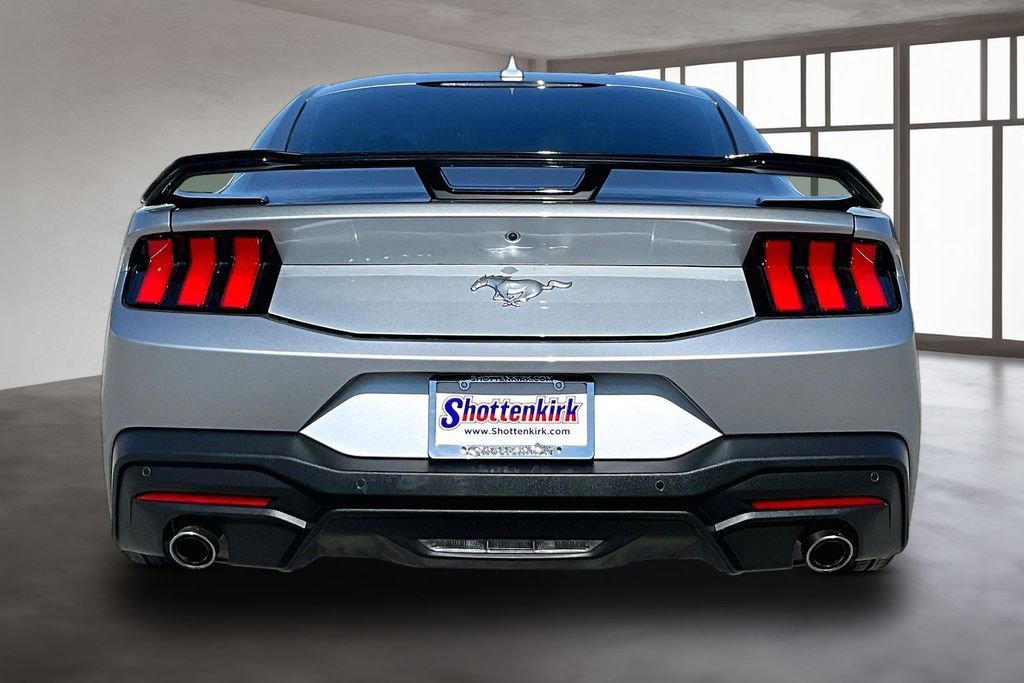 Used 2024 Ford Mustang Coupe RWD image 5
