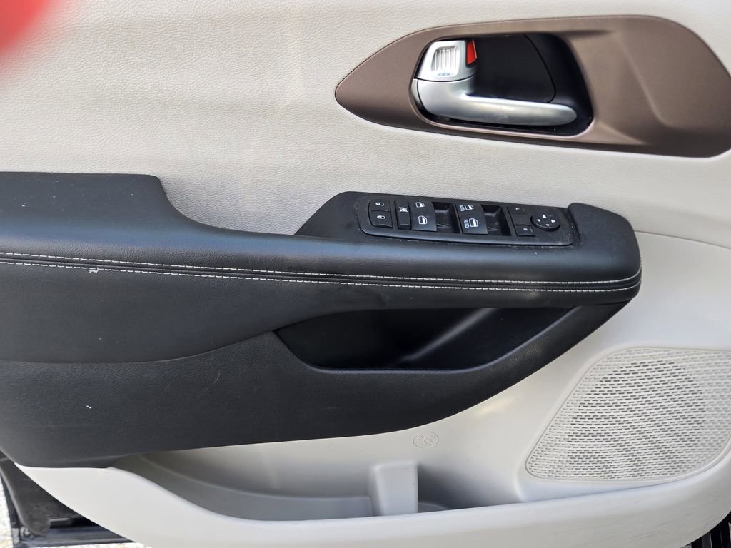 Used 2024 Chrysler Voyager LX FWD image 34