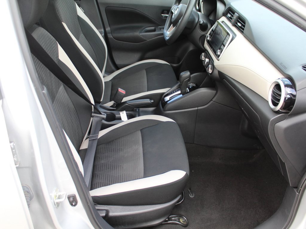 Used 2022 Nissan Versa SV image 15