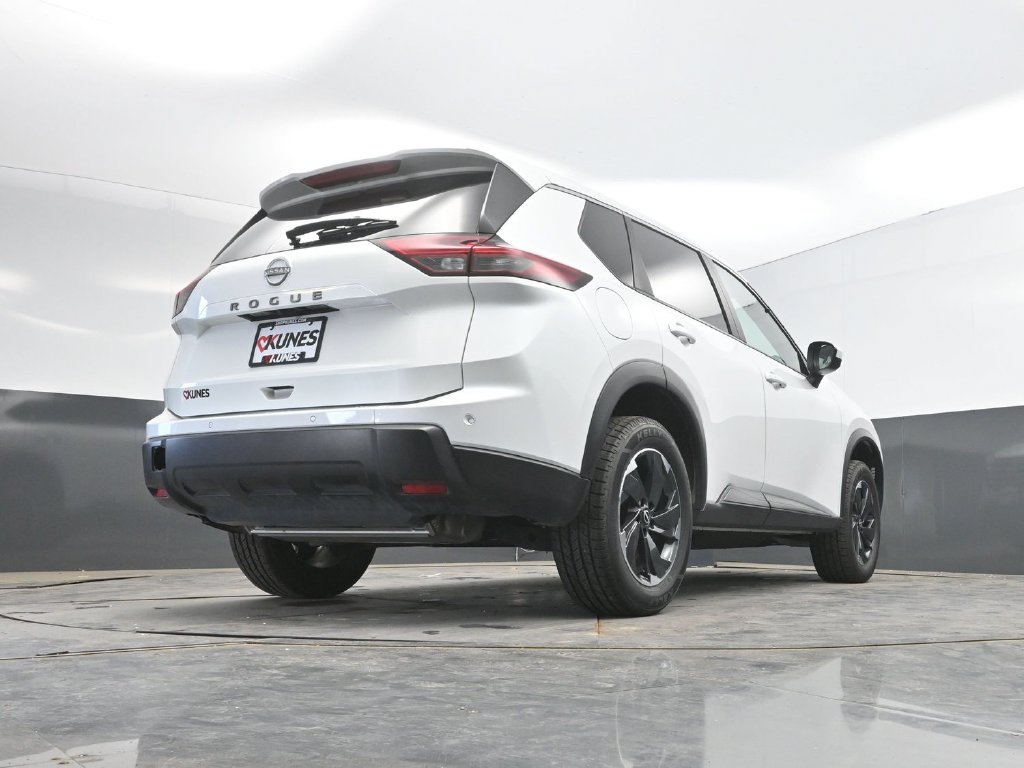 Used 2025 Nissan Rogue SV FWD image 37