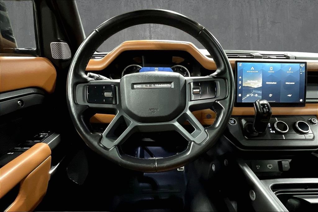 Used 2023 Land Rover Defender 130 X-Dynamic SE image 8