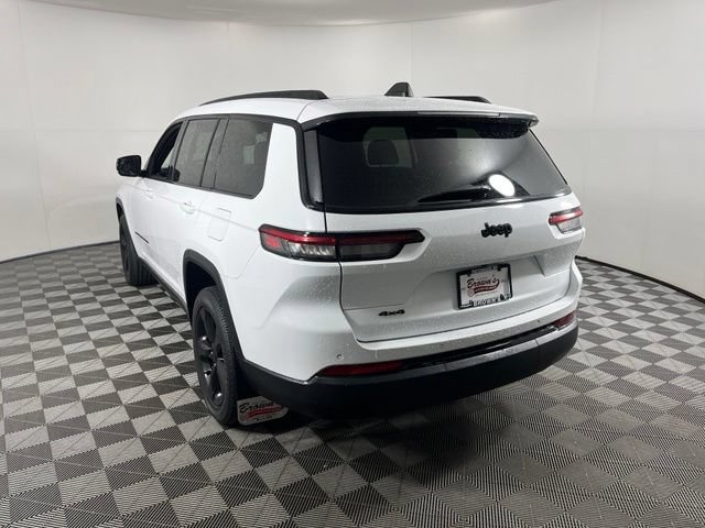 Used 2023 Jeep Grand Cherokee L Laredo AWD/4WD image 5