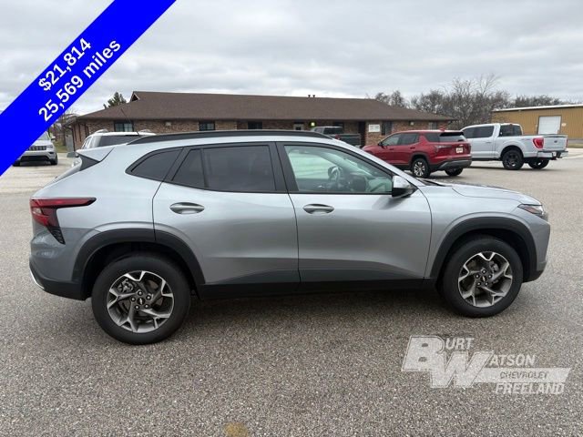 Used 2025 Chevrolet Trax LT image 8