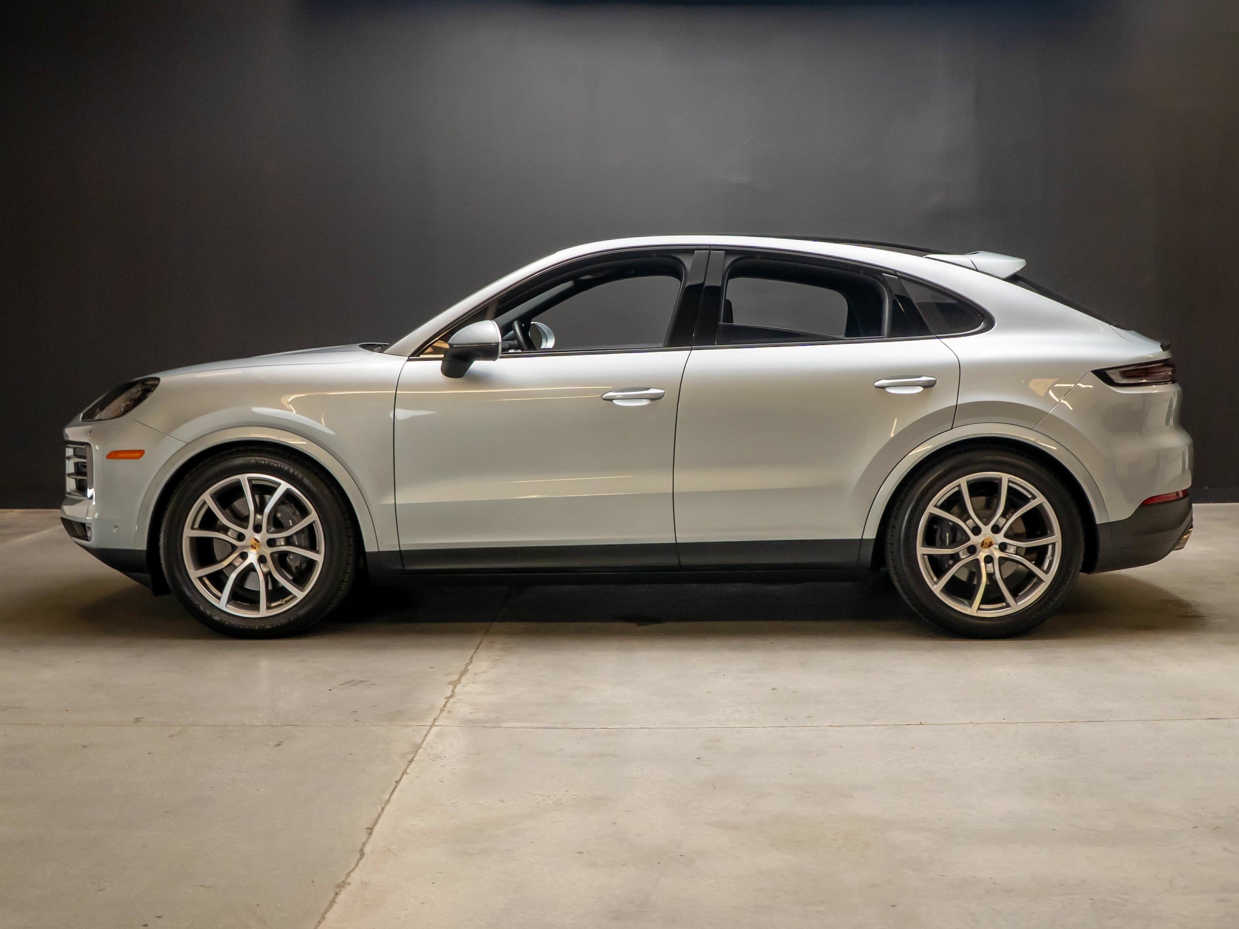 Certified 2024 Porsche Cayenne Coupe AWD/4WD image 2