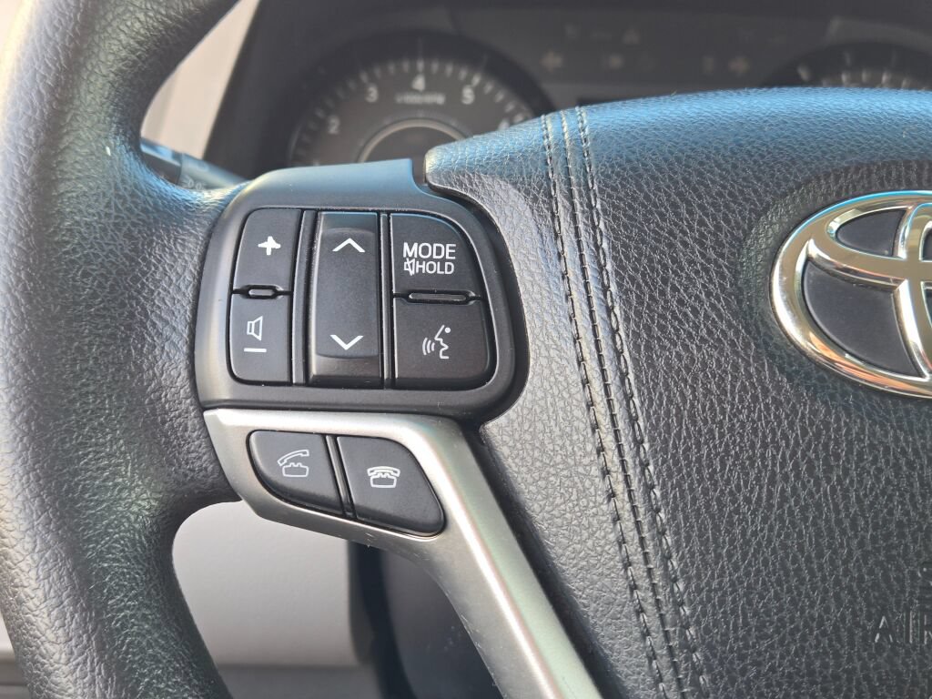 Used 2015 Toyota Sienna LE FWD image 27