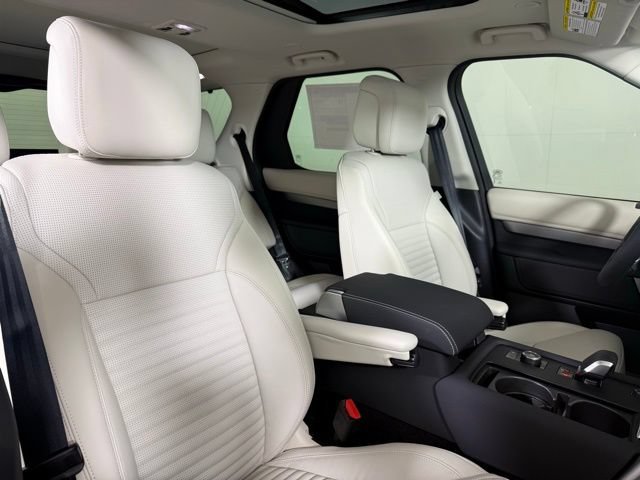 Certified 2025 Land Rover Discovery Dynamic SE AWD/4WD image 38