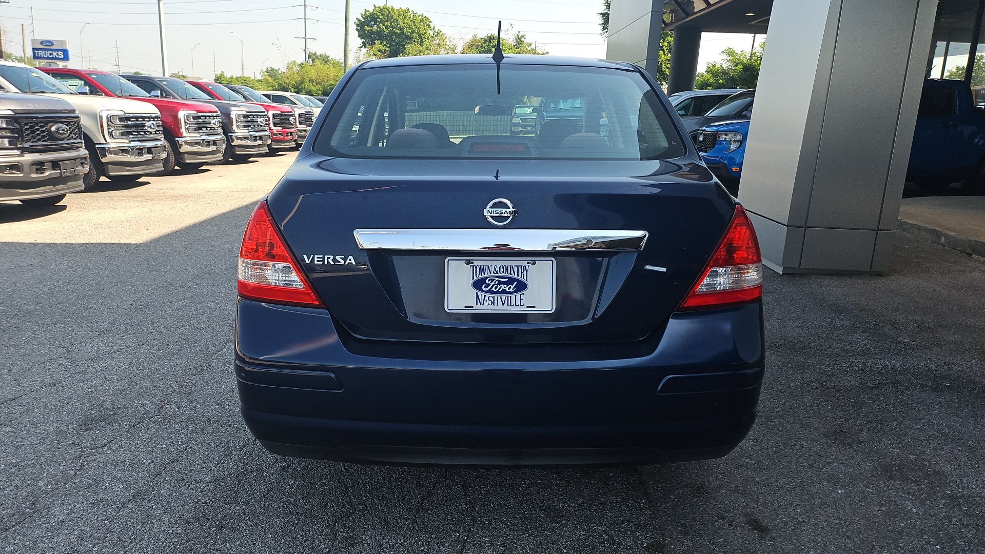 Used 2011 Nissan Versa 1.8 S w/ Plus Pkg FWD image 4