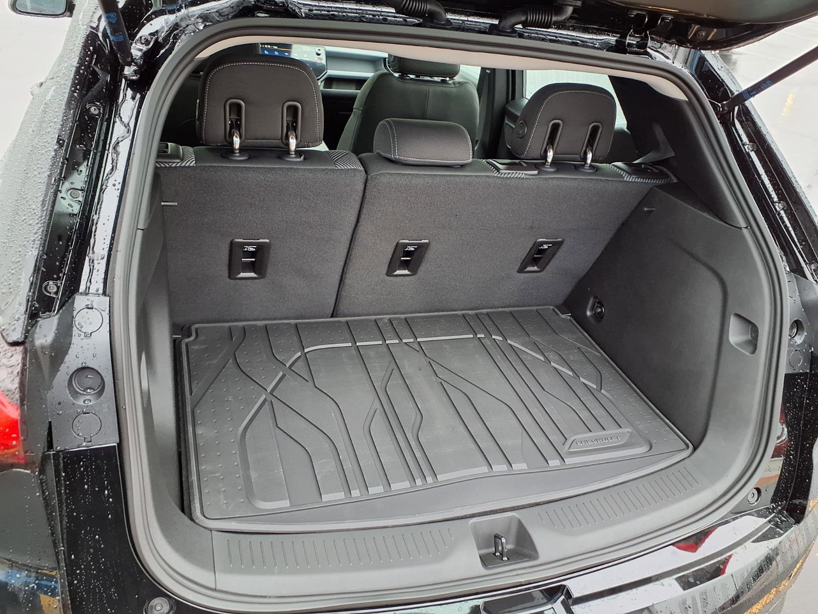 New 2027 Chevrolet Bolt LT w/ Comfort Package image 21