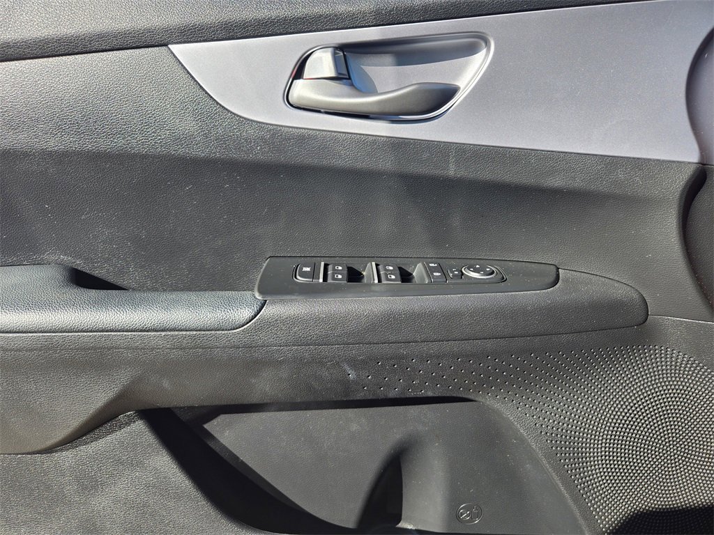 Used 2022 Kia Forte LXS w/ LXS Technology Package image 21