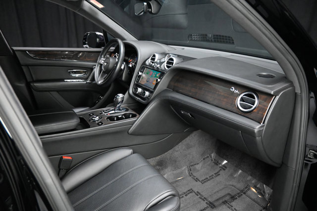 Used 2019 Bentley Bentayga image 61