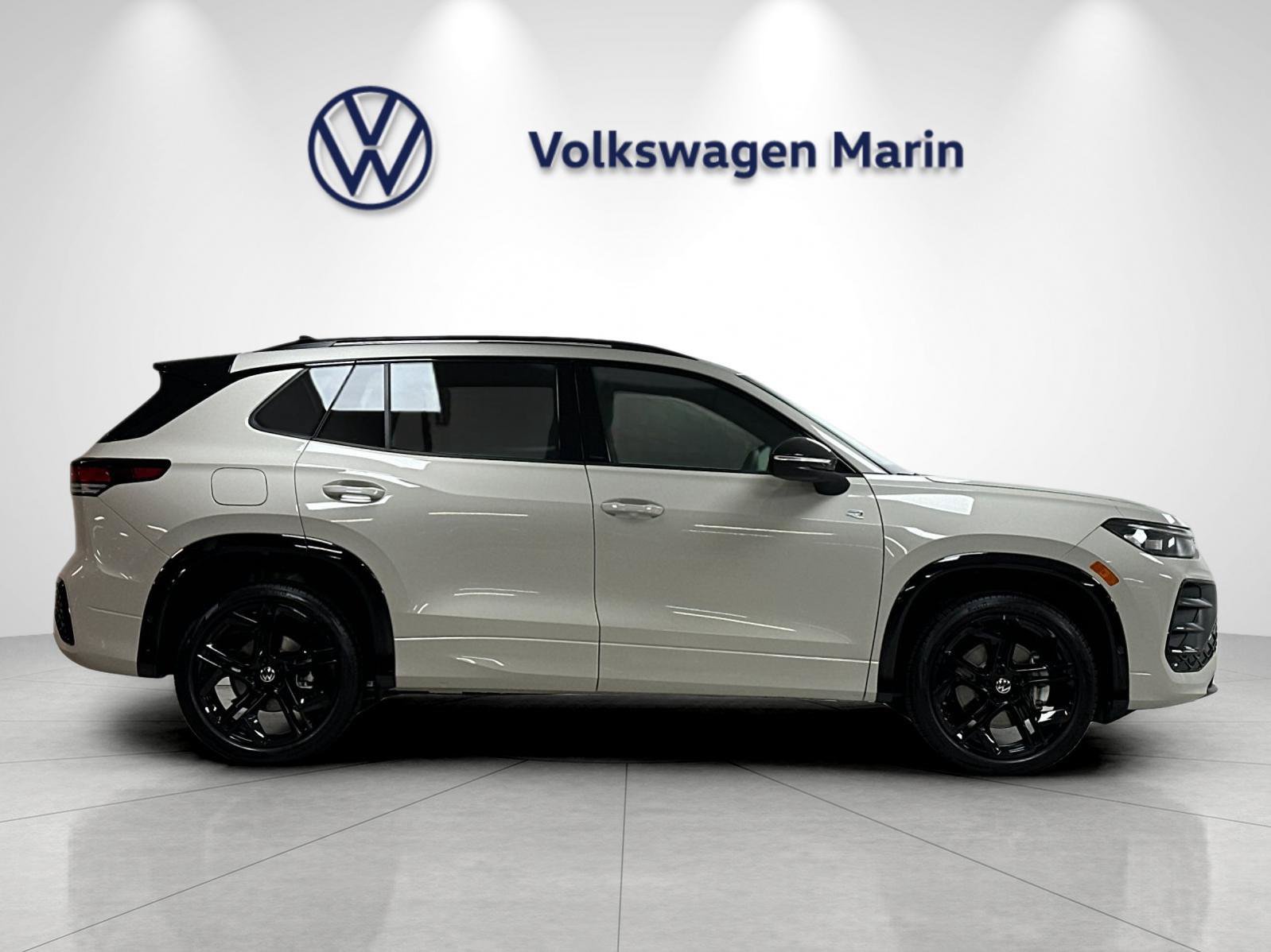 New 2026 Volkswagen Tiguan SE R-Line AWD/4WD image 6