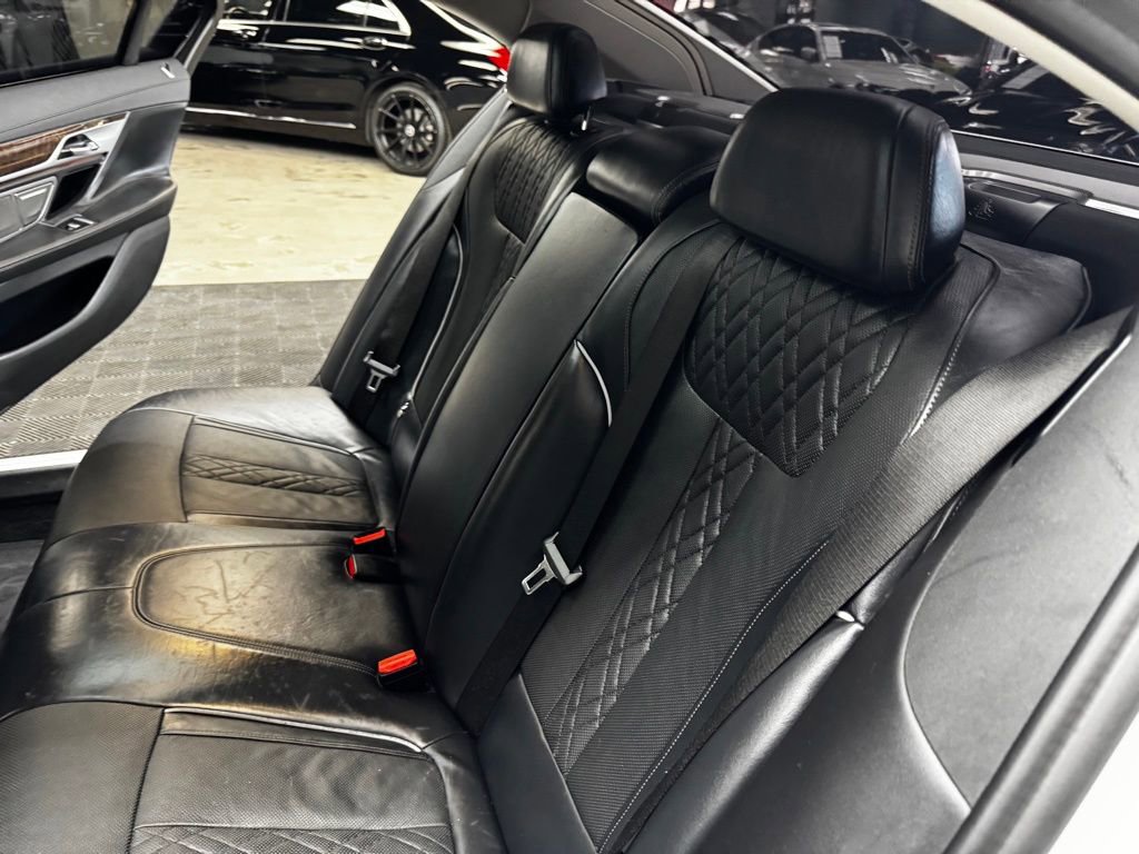 Used 2021 BMW 750i xDrive image 44