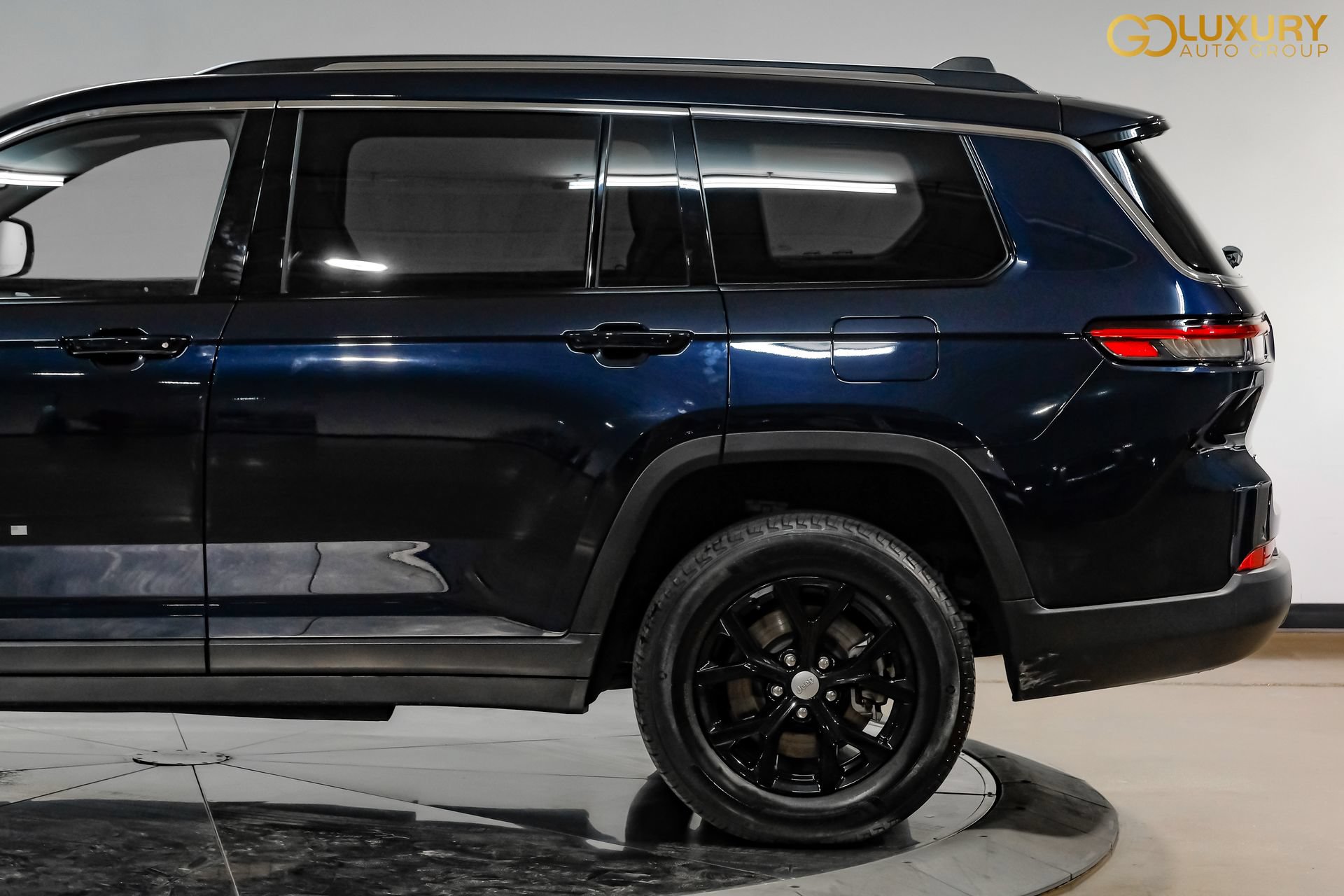 Used 2023 Jeep Grand Cherokee L Limited AWD/4WD image 15