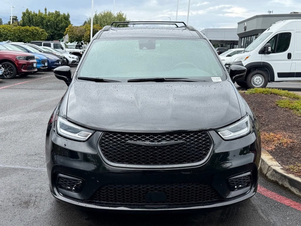 Used 2025 Chrysler Pacifica Limited FWD image 3