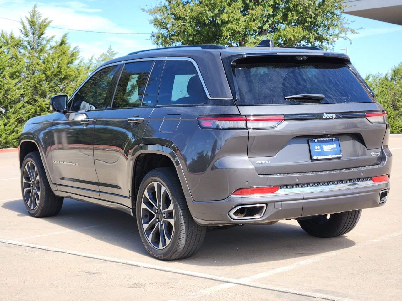 Used 2023 Jeep Grand Cherokee Overland w/ Adv Protech Group III AWD/4WD image 3