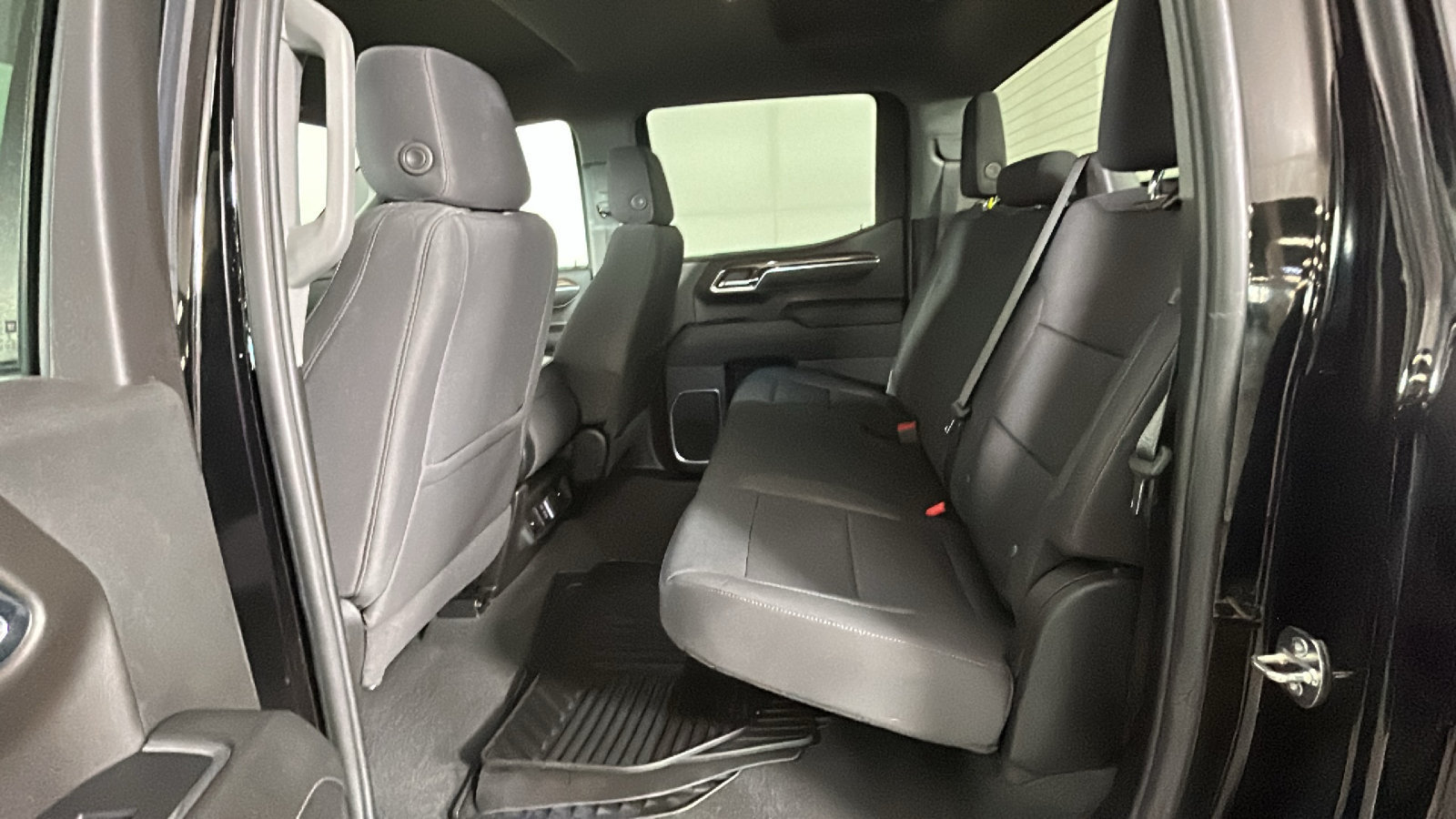 Used 2024 Chevrolet Silverado 1500 LT AWD/4WD image 33