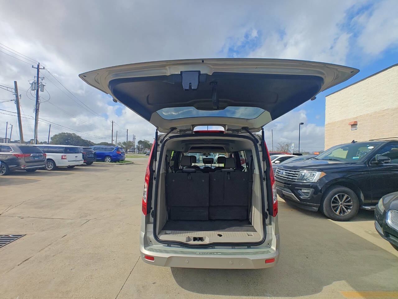 Used 2015 Ford Transit Connect Titanium image 9