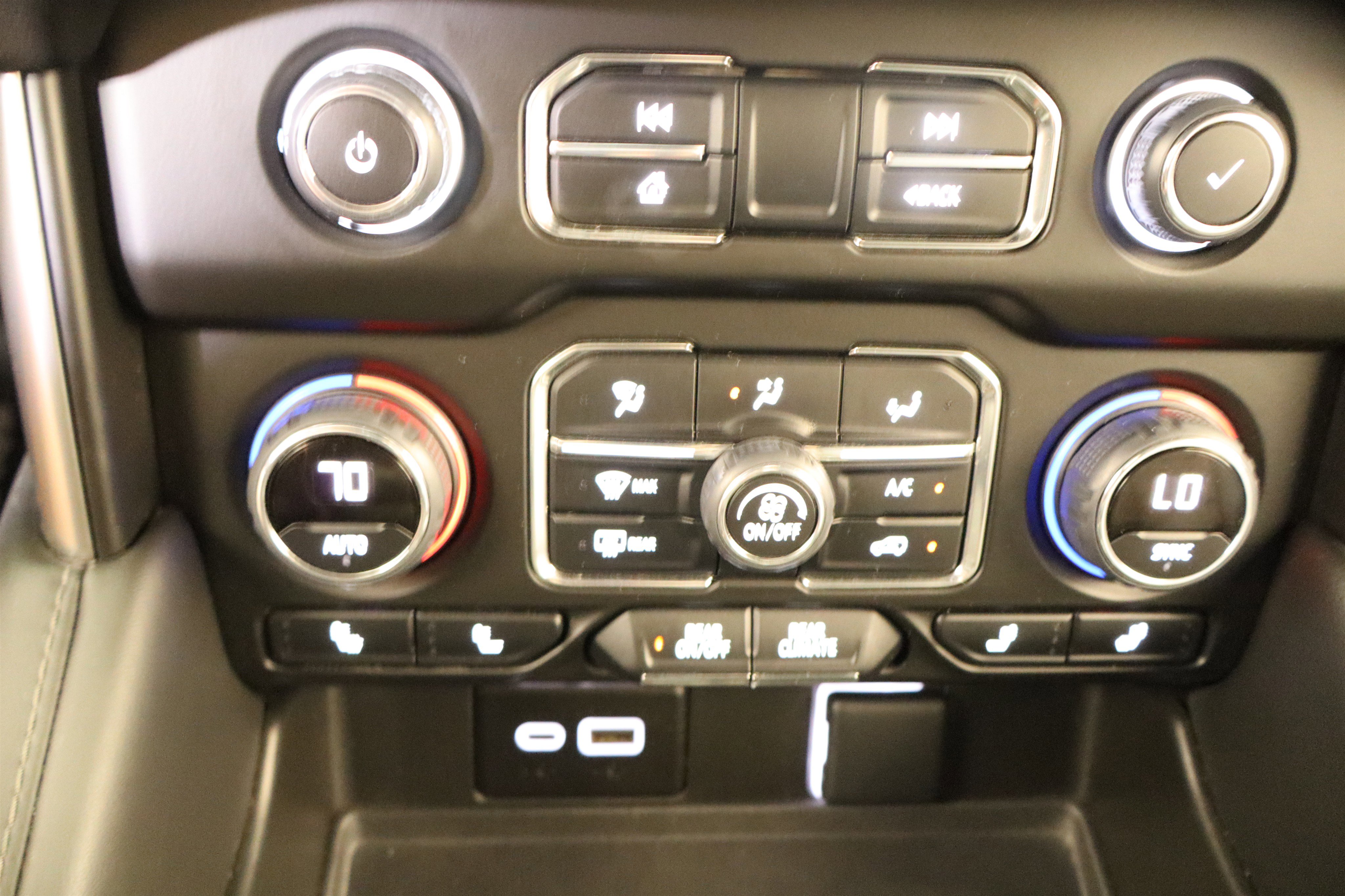 Used 2024 Chevrolet Suburban Z71 AWD/4WD image 27
