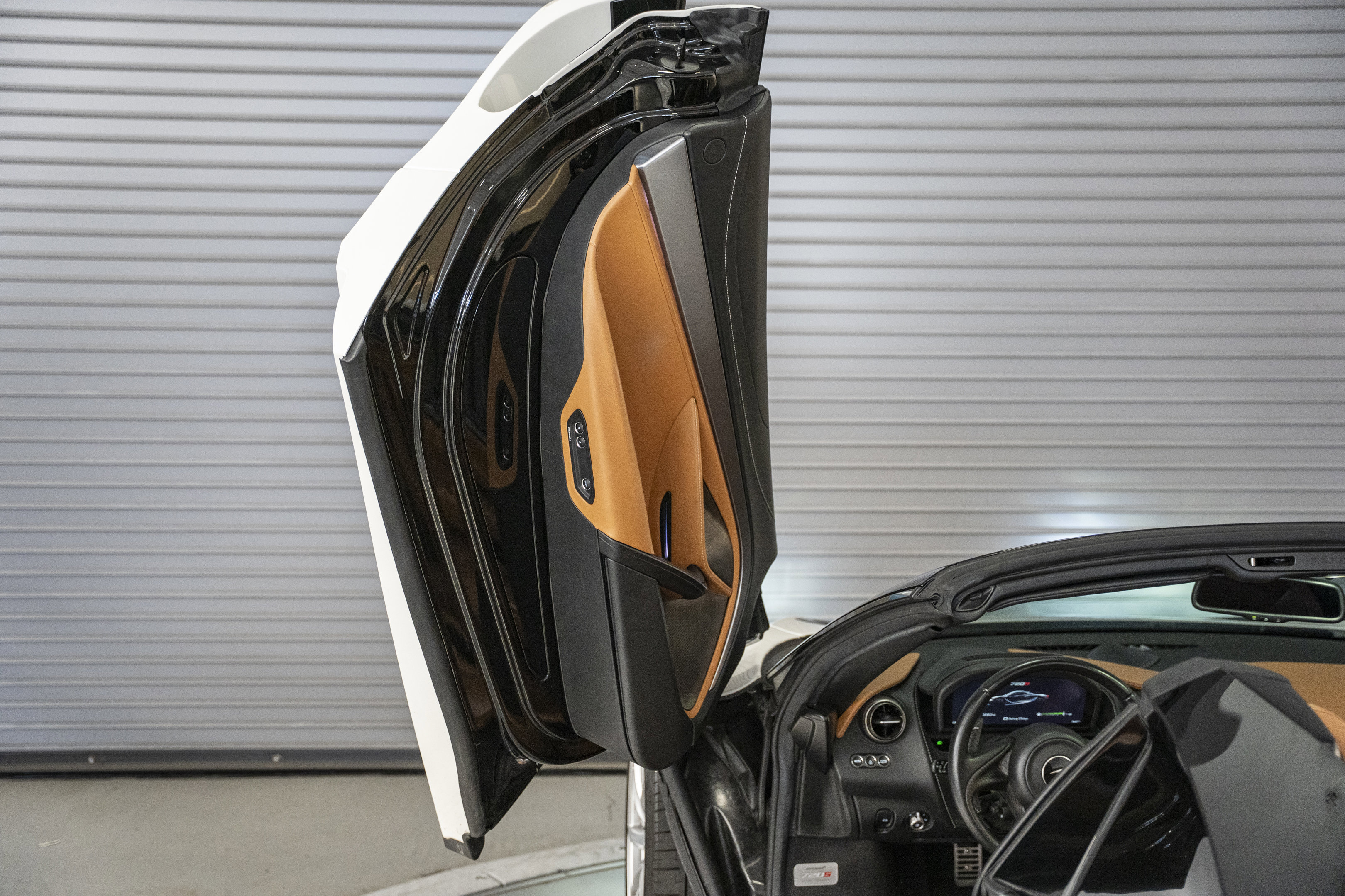 Used 2020 McLaren 720S Spider image 29