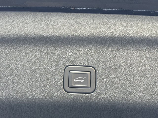 Used 2025 Chevrolet Suburban LT RWD image 26