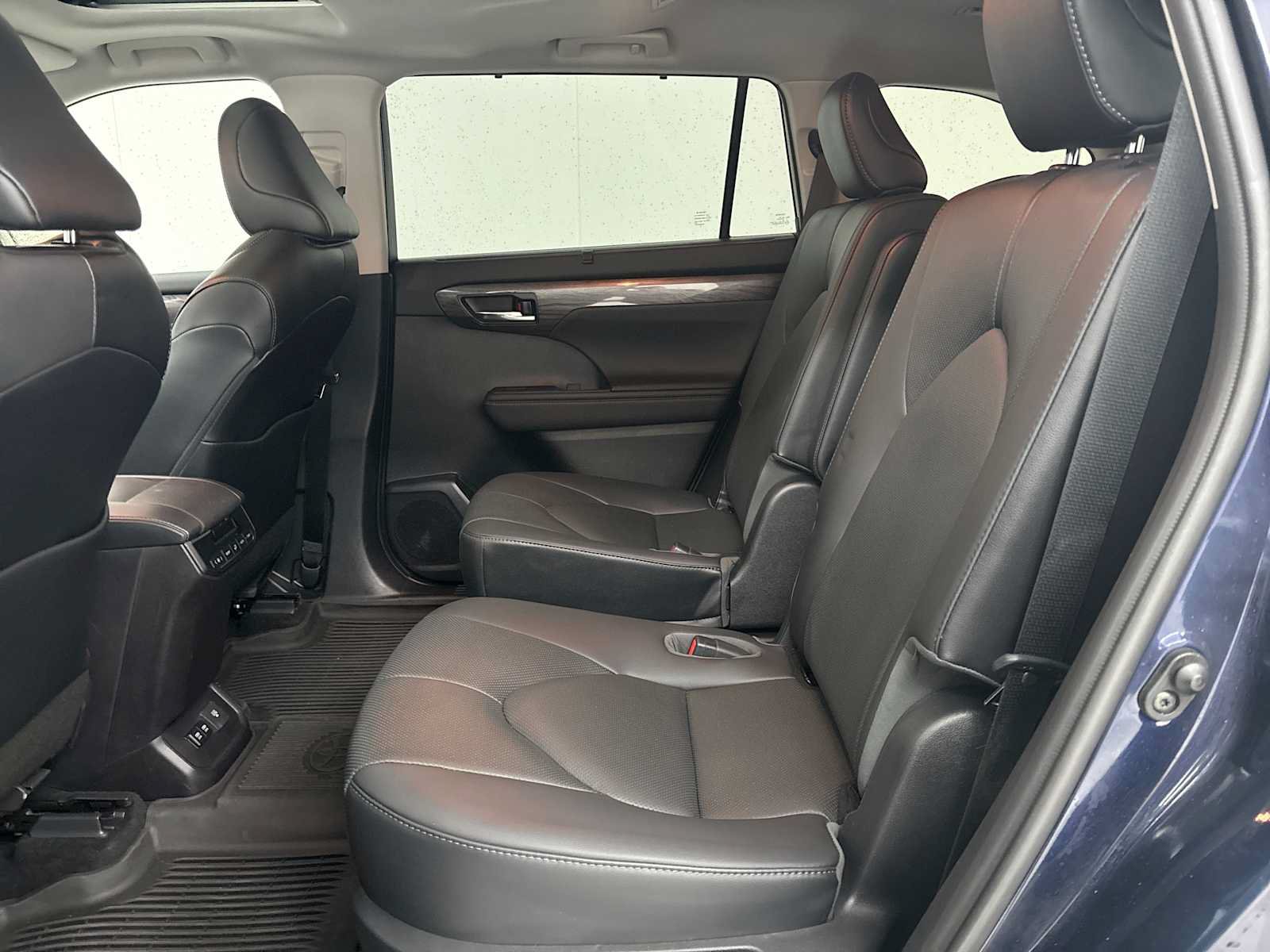 Used 2021 Toyota Highlander Limited AWD/4WD image 25