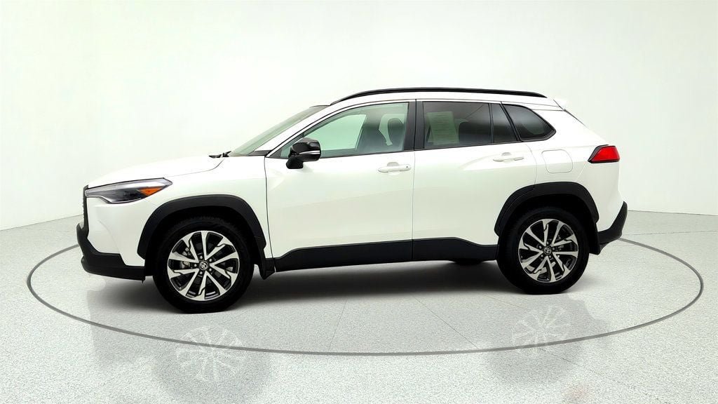 Used 2025 Toyota Corolla Cross XLE w/ Convenience Package AWD/4WD image 8