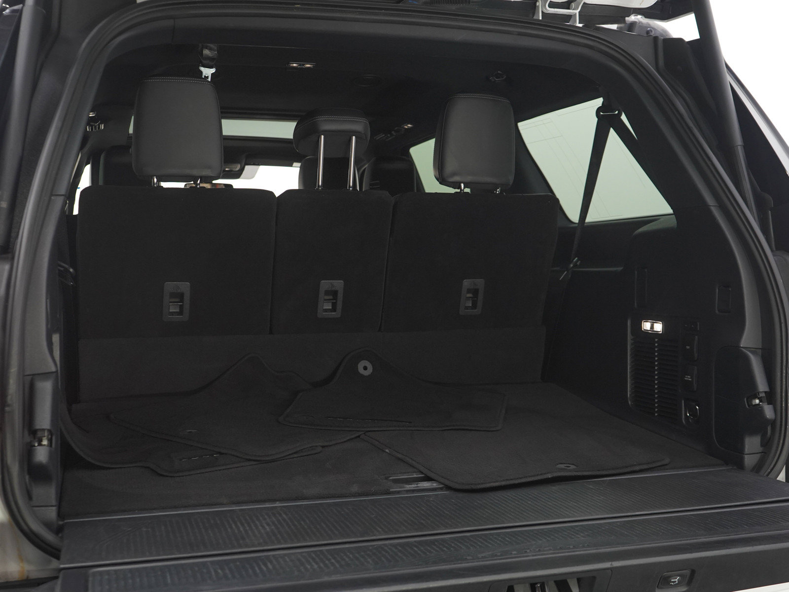 Used 2025 Ford Expedition Max Platinum w/ Stealth Appearance Package AWD/4WD image 14