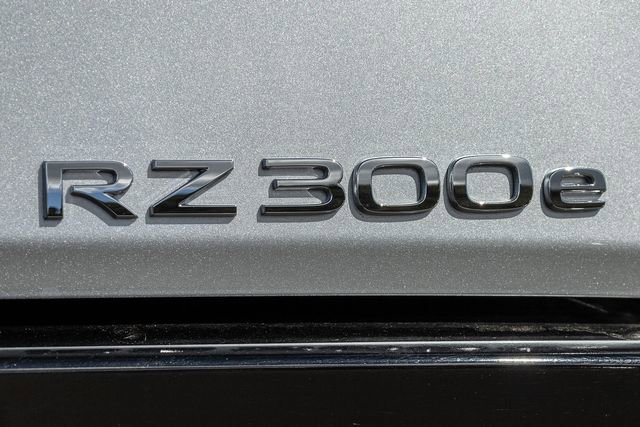 Used 2025 Lexus RZ 300e w/ Accessory Package (Z1) image 5