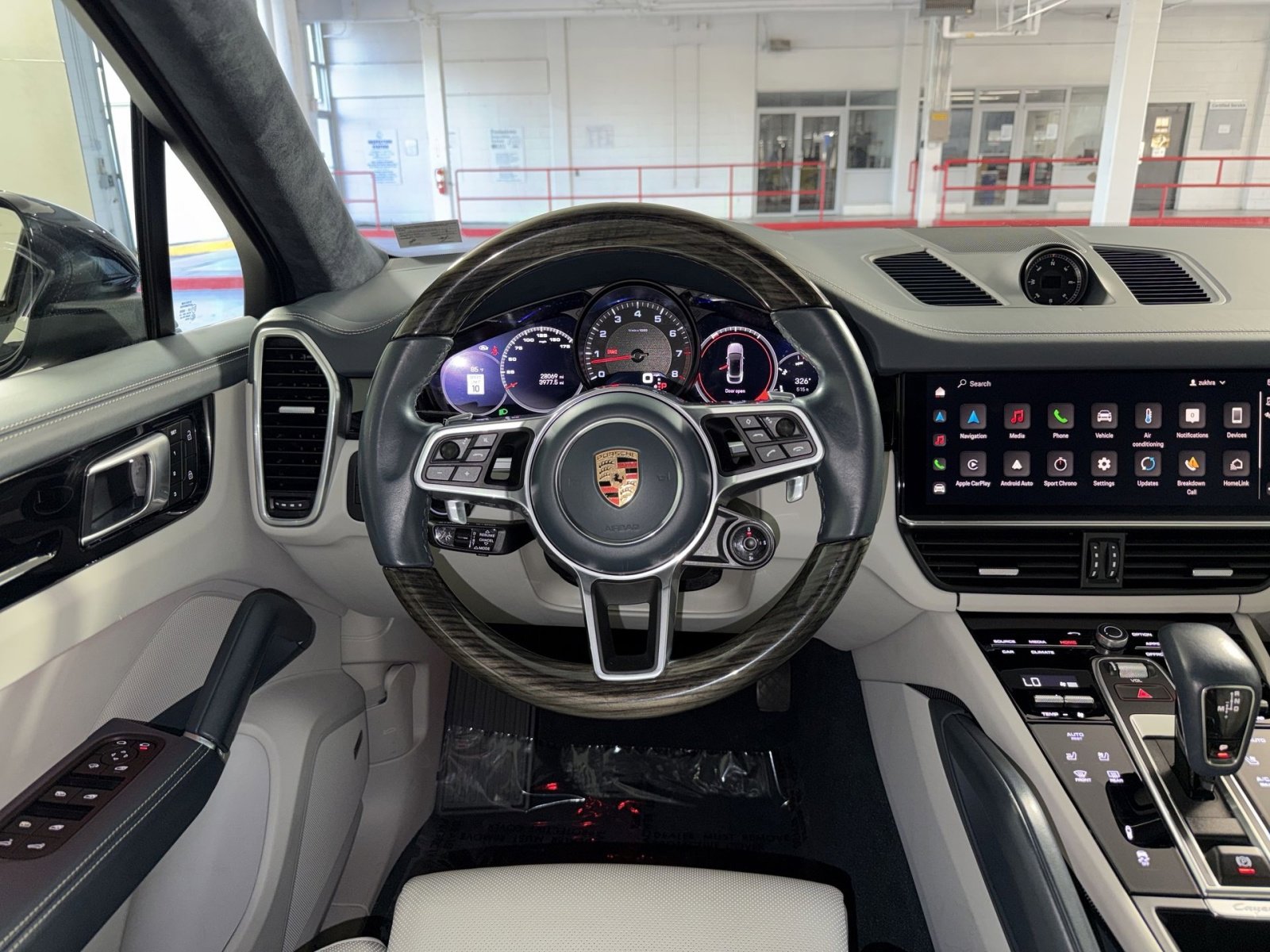 Used 2023 Porsche Cayenne Platinum Edition AWD/4WD image 16