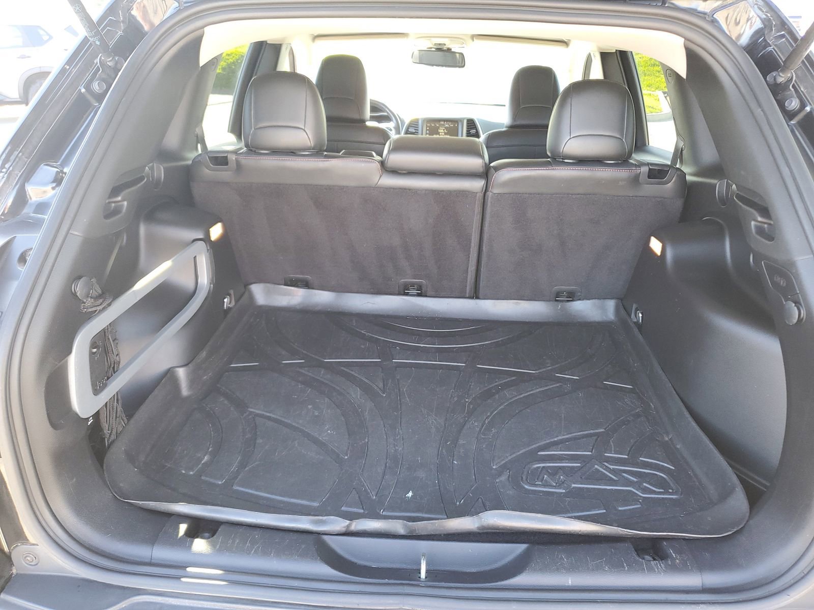 Used 2014 Jeep Cherokee Trailhawk w/ Leather Interior Group AWD/4WD image 9