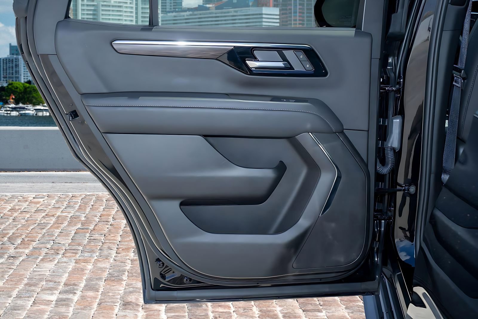 Used 2025 Chevrolet Tahoe LT image 13