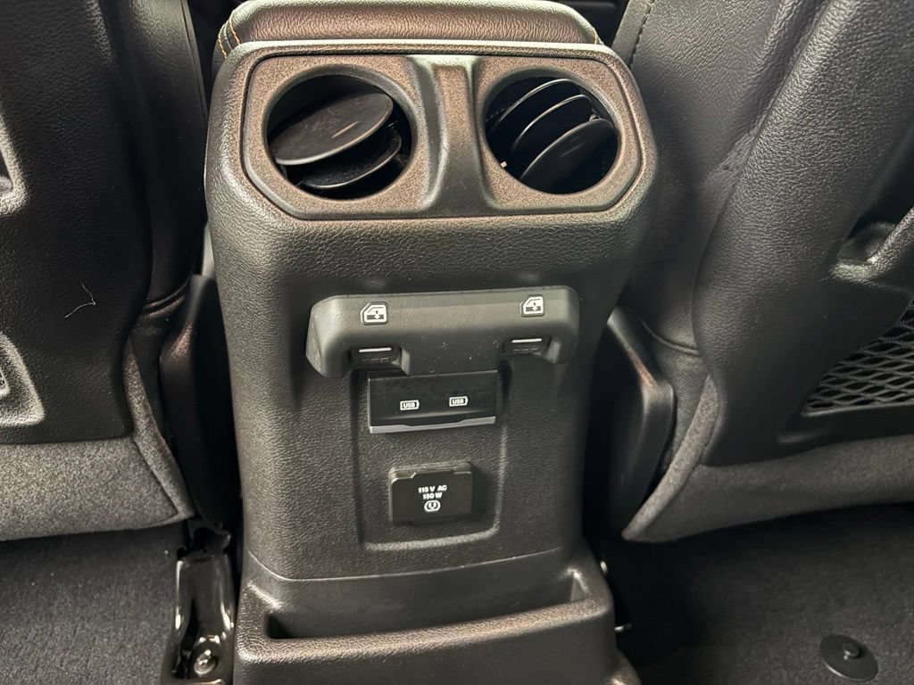 Used 2026 Jeep Wrangler Unlimited Sahara AWD/4WD image 15