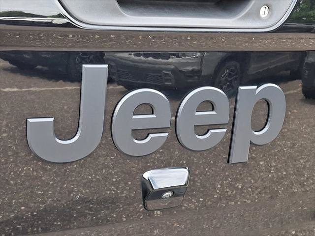 Certified 2023 Jeep Gladiator Sport AWD/4WD image 17