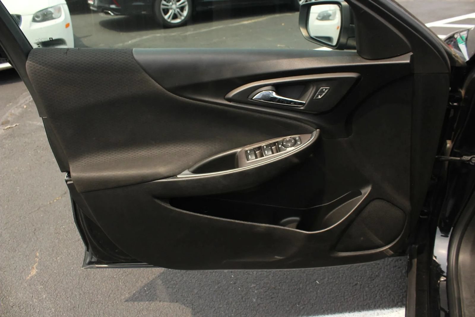 Used 2019 Chevrolet Malibu LT FWD image 12
